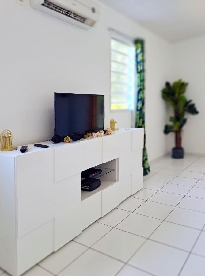 Appartement Grand Studio Meuble De 35M² à Fort-de-France Extérieur photo